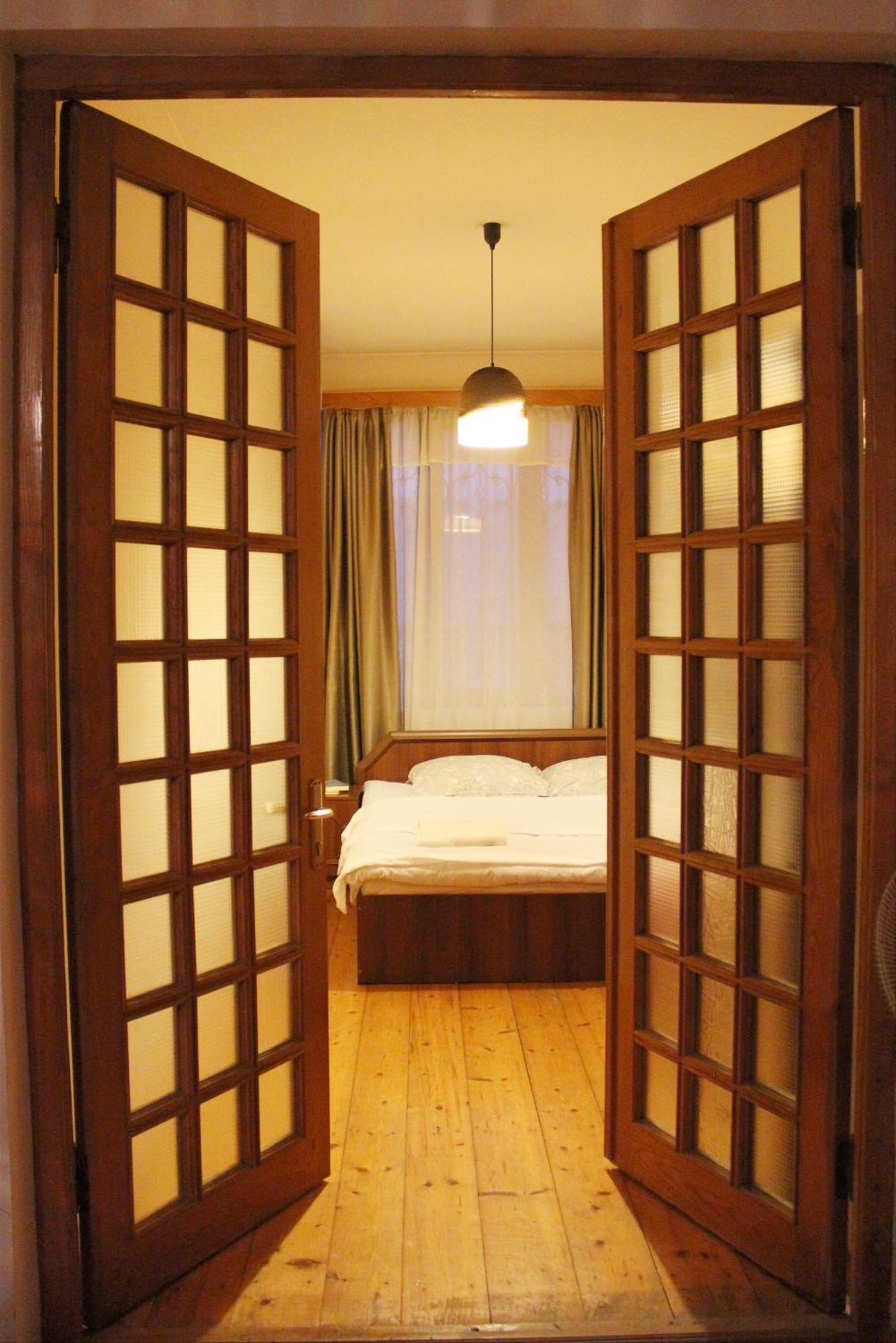 Nitsa Guest House Gori Habitación foto